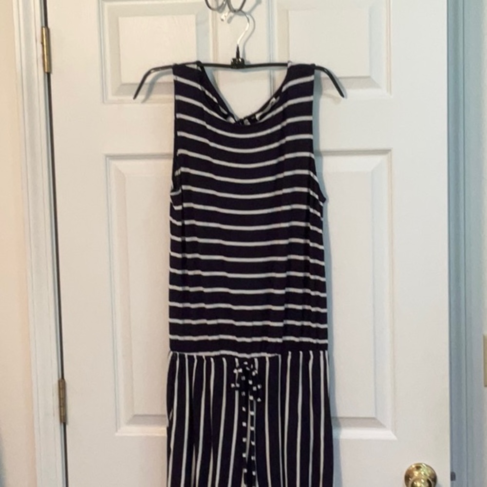 ZENNA JUMPSUIT SIZE LARGE